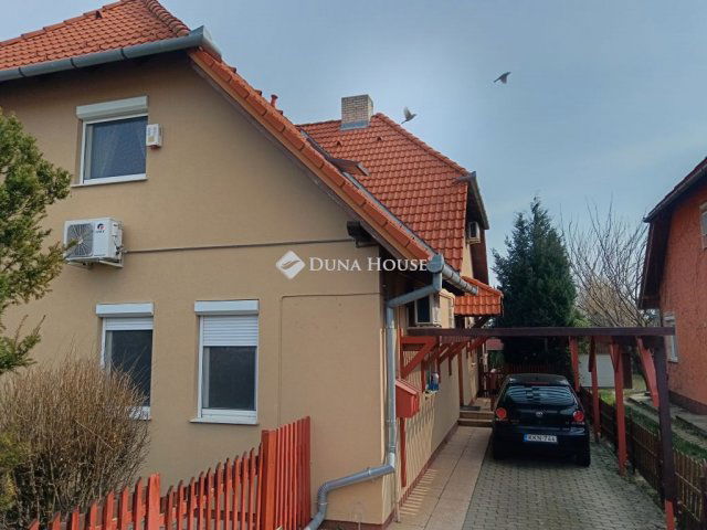 Eladó ikerház, Pécsett 118 M Ft, 6 szobás / költözzbe.hu