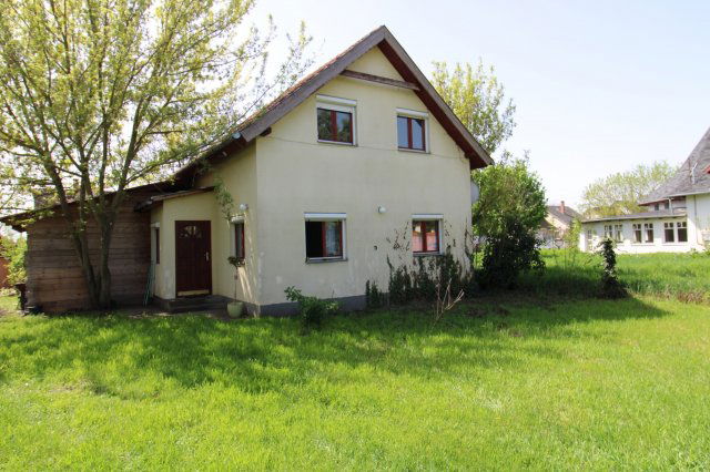 Eladó ikerház, Lőrinciben 29 M Ft, 2 szobás