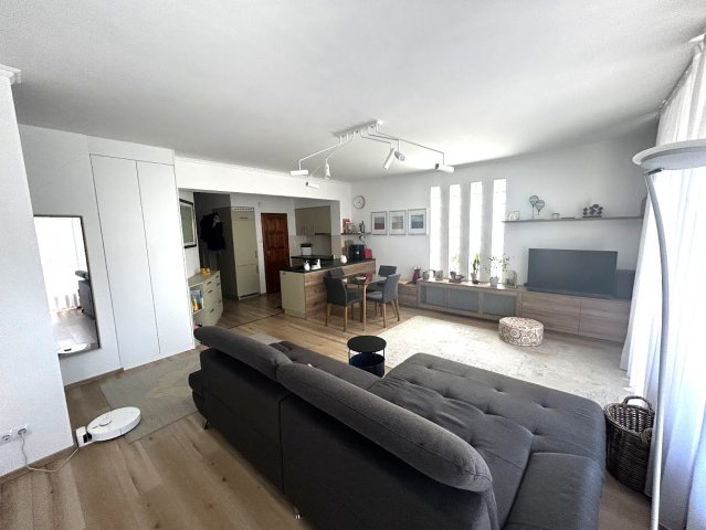 Eladó téglalakás, Székesfehérvárott, Károly János utcában