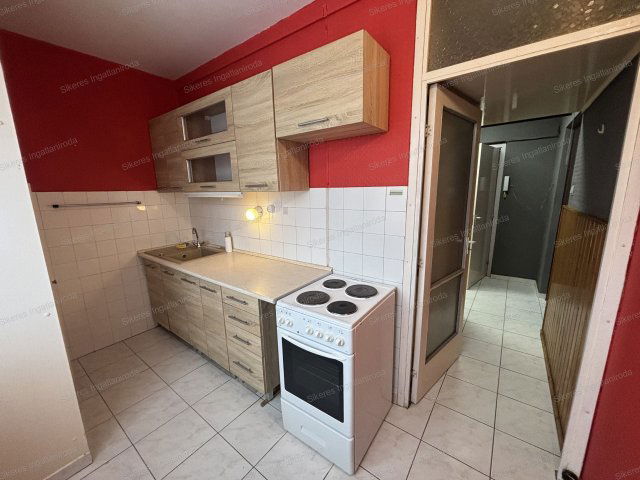 Eladó panellakás, Tatabányán 39.9 M Ft, 2 szobás