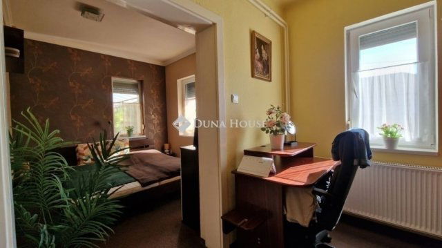 Eladó családi ház, Budapesten, XVI. kerületben 65 M Ft, 4 szobás