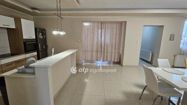 Eladó családi ház, Pusztaszabolcson 95 M Ft, 3 szobás