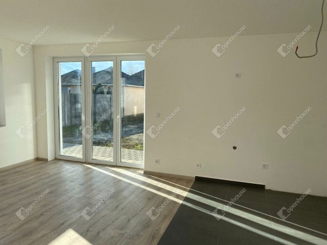 Eladó ikerház, Győrzámolyon 96 M Ft, 4 szobás