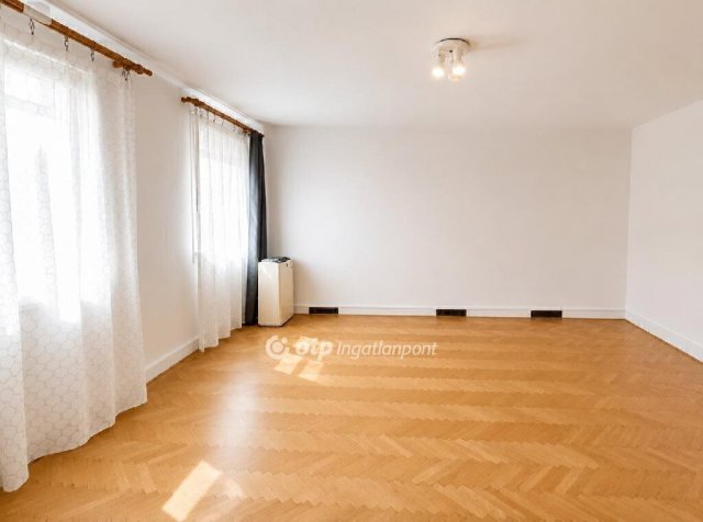 Eladó téglalakás, Budapesten, I. kerületben 72.9 M Ft, 1 szobás