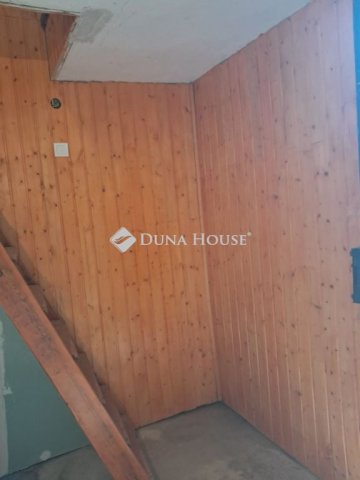 Eladó családi ház, Szászváron 3.4 M Ft, 1 szobás