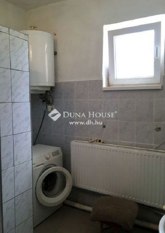 Eladó családi ház, Pétfürdőn 69.9 M Ft, 3 szobás