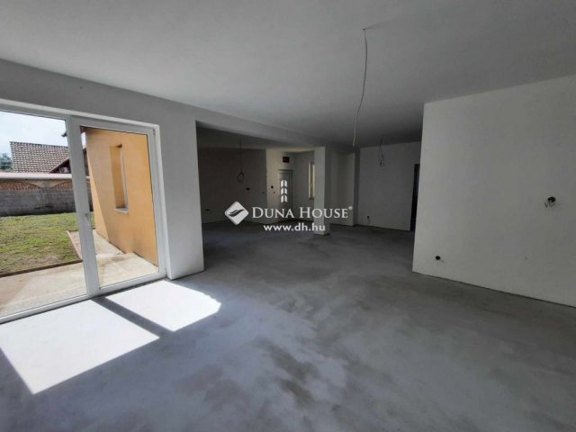 Eladó sorház, Jászberényben 61.9 M Ft, 4 szobás