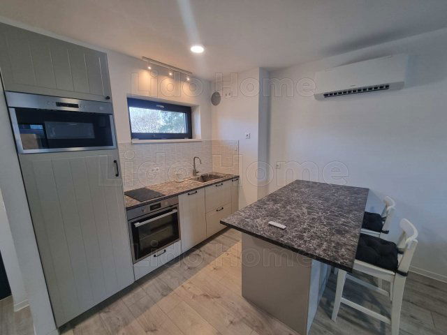 Eladó téglalakás, Siófokon 119.9 M Ft, 3 szobás