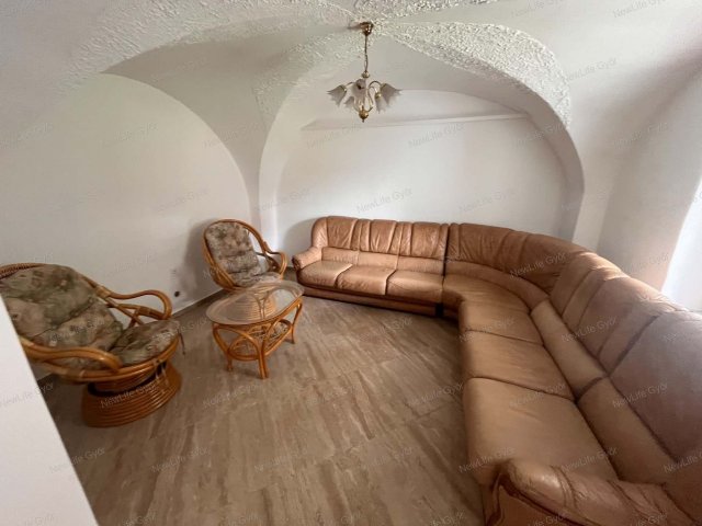 Eladó családi ház, Győrött 0.24 M Ft, 3+1 szobás