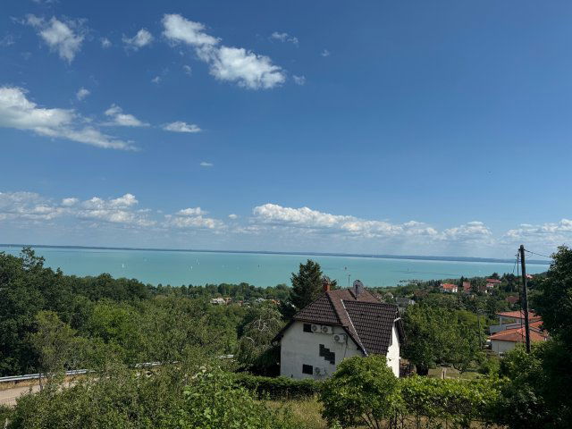 Eladó nyaraló, Balatonalmádiban, Batthyány utcában 109 M Ft