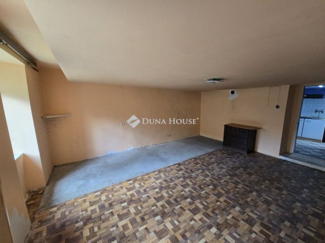 Eladó családi ház, Simontornyán 9.5 M Ft, 1 szobás