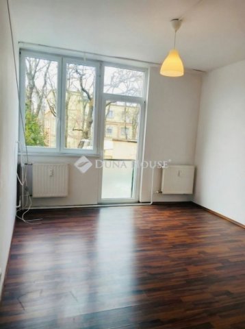 Eladó téglalakás, Várpalotán 36.9 M Ft, 3 szobás