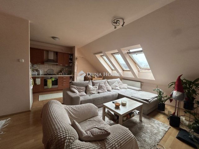 Eladó téglalakás, Szegeden 61.99 M Ft, 3 szobás