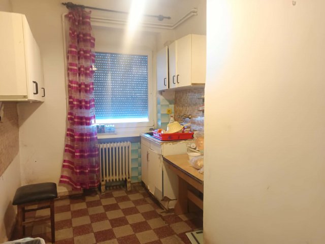 Eladó téglalakás, Komlón, Vörösmarty Mihály utcában 11.9 M Ft