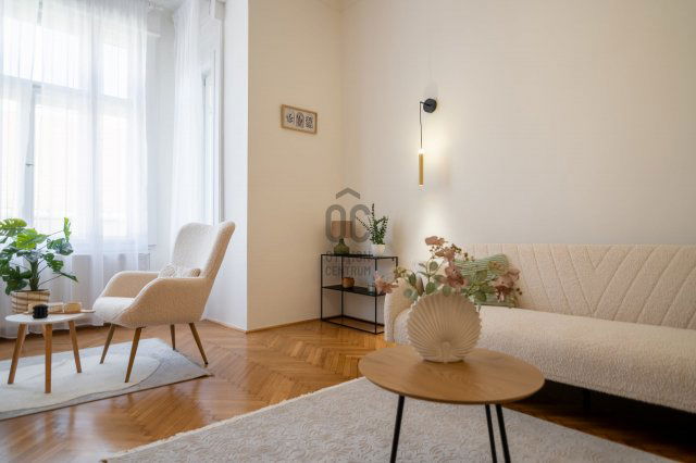 Eladó téglalakás, II. kerületben, Szász Károly utcában