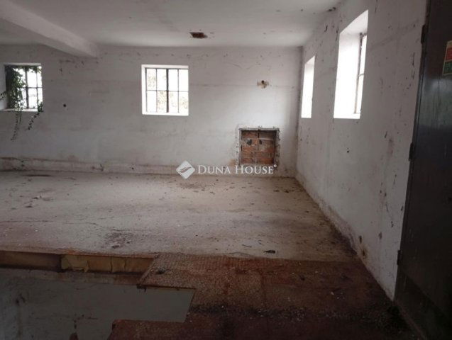 Eladó ipari ingatlan, Környén, Tópart utcában 63 M Ft