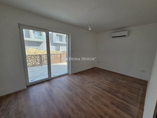 Eladó ikerház, Mogyoródon 197 M Ft, 5 szobás