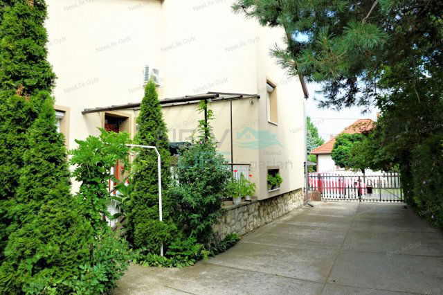 Eladó családi ház, Győrött 95 M Ft, 5 szobás