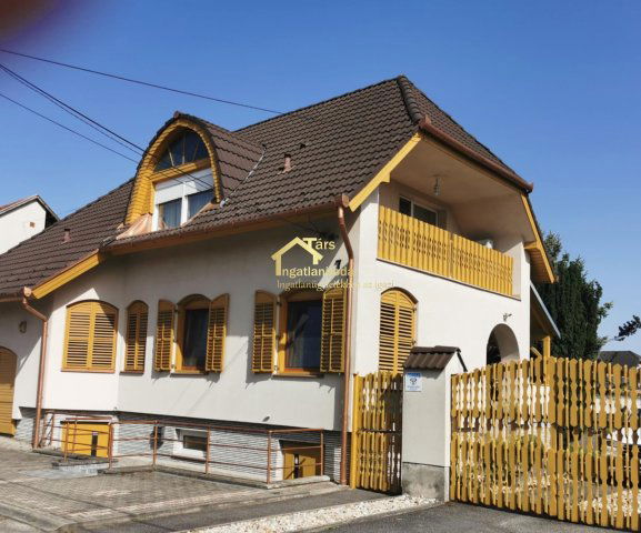 Eladó családi ház, Győrött 198 M Ft, 7 szobás