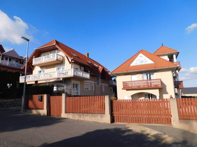 Eladó hotel, Hévízen 437.628 M Ft, 16 szobás