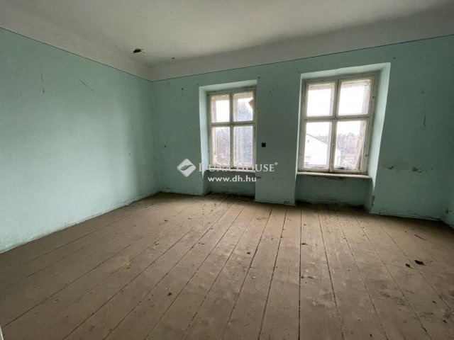 Eladó üzlethelyiség, Kisszálláson 53.9 M Ft