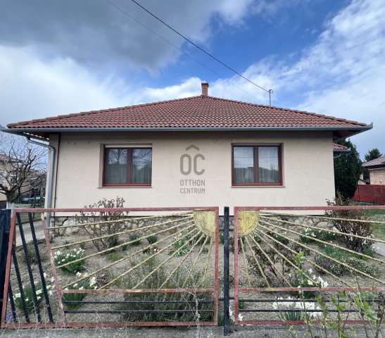 Eladó családi ház, Szekszárdon 79.5 M Ft, 3 szobás