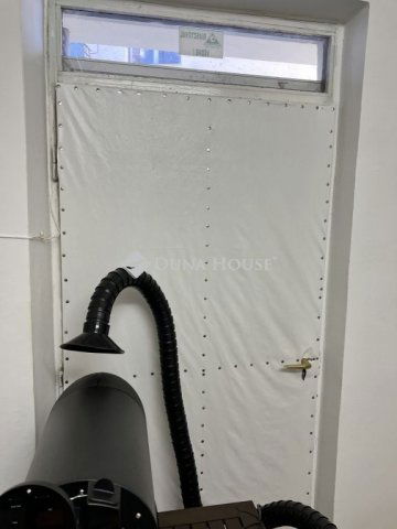 Eladó üzlethelyiség, Veszprémben, Kossuth Lajos utcában 58 M Ft