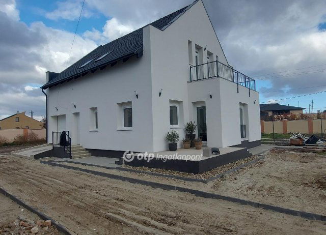 Eladó családi ház, Érden 122 M Ft, 6+2 szobás
