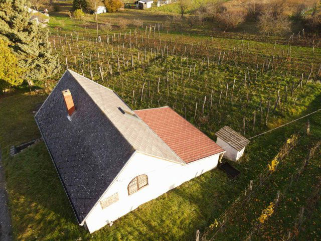 Eladó nyaraló, Lesenceistvándon 34.9 M Ft, 2 szobás