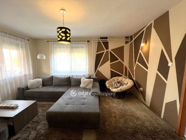 Eladó családi ház, Ráckeresztúron 94.99 M Ft, 4 szobás