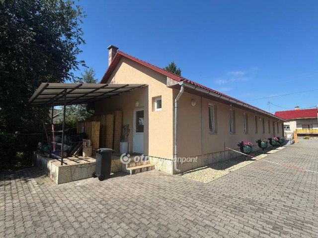 Eladó üzlethelyiség, Halmajon 48 M Ft / költözzbe.hu