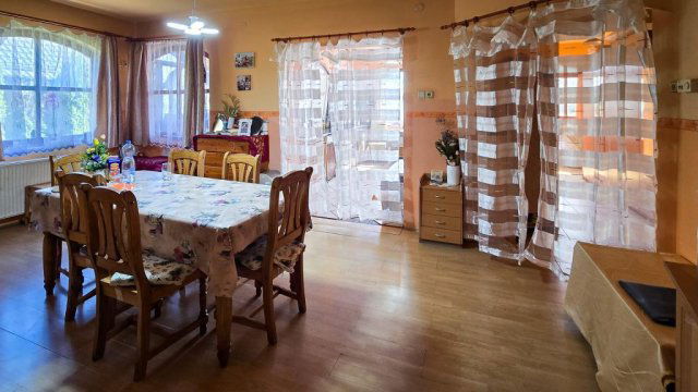 Eladó családi ház, Vácrátóton 149.99 M Ft, 7 szobás