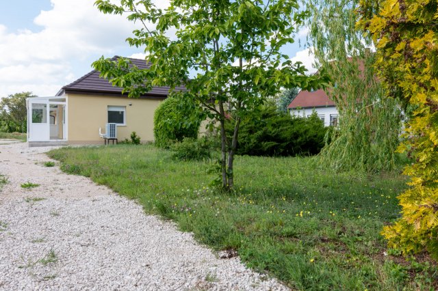 Eladó családi ház, Velencén 79.7 M Ft, 2 szobás