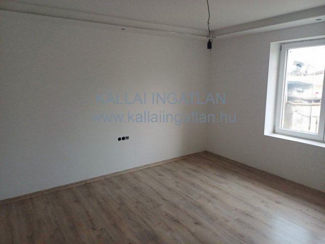 Eladó családi ház, Szakolyon 10.9 M Ft, 1 szobás