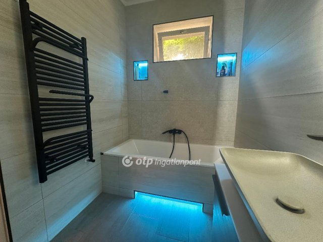 Eladó családi ház, Szentesen 69.9 M Ft, 5+2 szobás