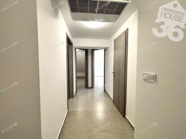 Eladó téglalakás, Kecskeméten 89 M Ft, 5 szobás