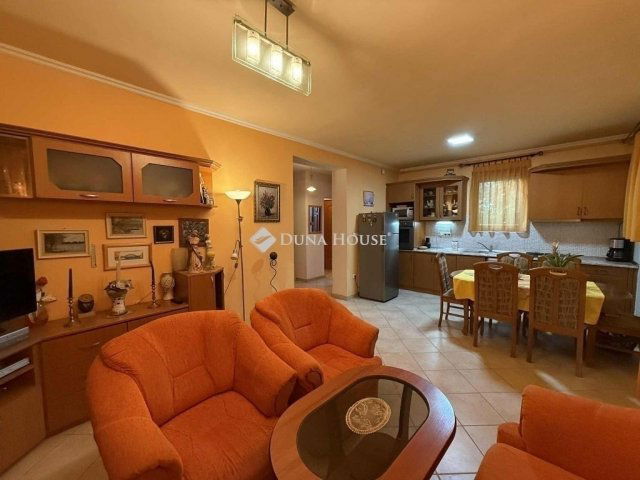 Eladó ikerház, Kecskeméten 79.99 M Ft, 4 szobás