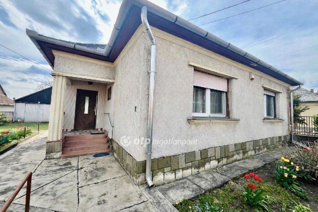 Eladó családi ház, Jászapátiban 18.99 M Ft, 4 szobás