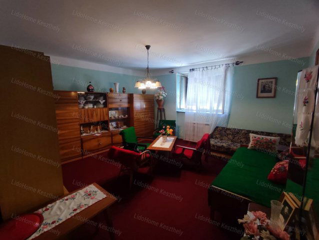 Eladó családi ház, Szentpéterúron 16 M Ft, 2 szobás