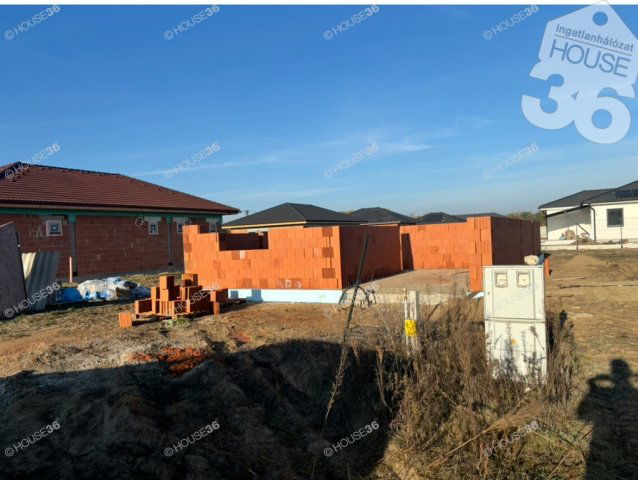 Eladó családi ház, Ballószögön 91.9 M Ft, 4 szobás
