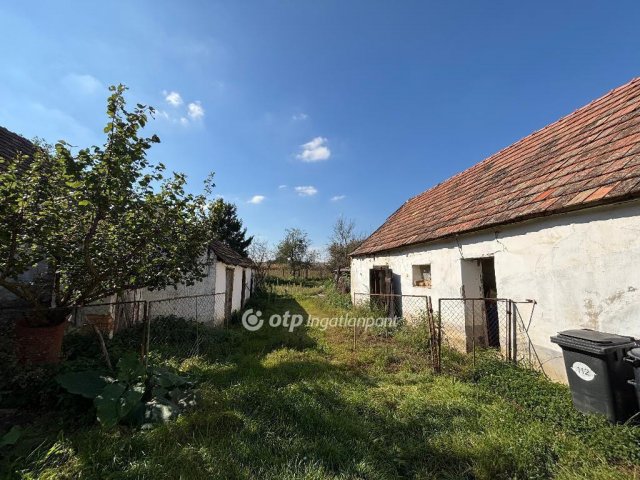 Eladó családi ház, Bakonyságon 20.9 M Ft, 2 szobás