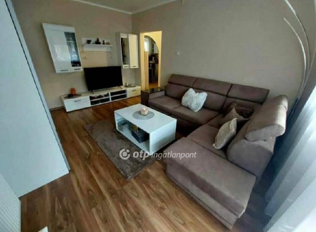 Eladó téglalakás, Mohácson 42 M Ft, 2+1 szobás