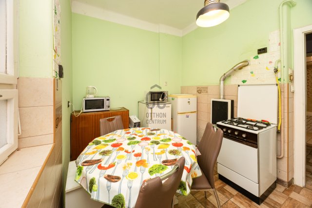 Eladó téglalakás, Pécsett, Rákóczi úton 74.99 M Ft, 4 szobás