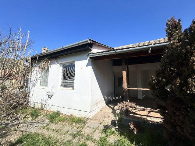 Eladó családi ház, Felsőnyéken 28 M Ft, 3 szobás