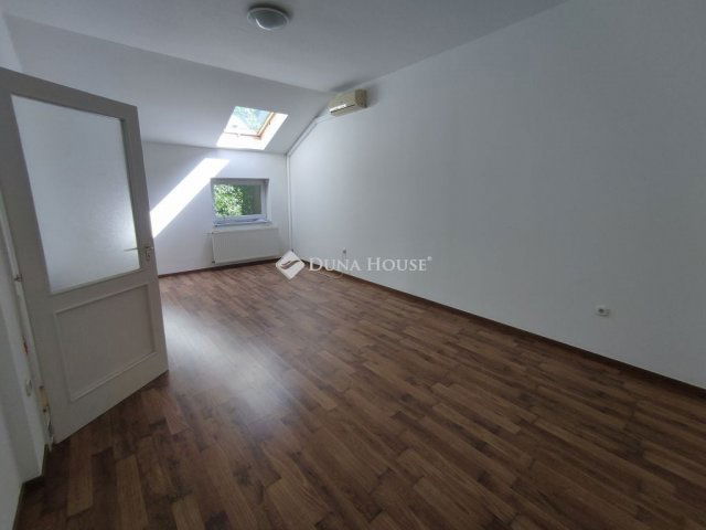 Eladó téglalakás, Kápolnásnyéken 57 M Ft, 1 szobás