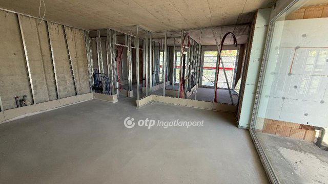 Eladó téglalakás, Balatonalmádiban 136.322 M Ft, 3 szobás