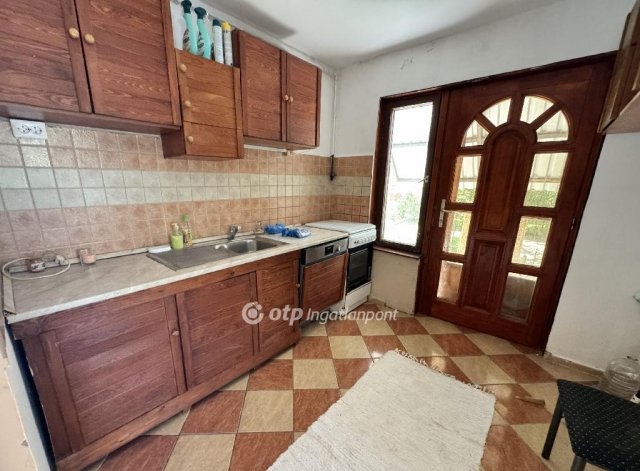 Eladó családi ház, Szolnokon 32 M Ft, 2+1 szobás