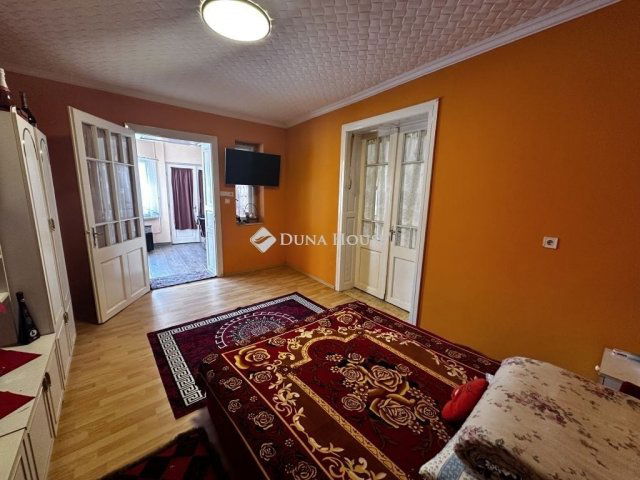 Eladó családi ház, Dunavecsén 37 M Ft, 2 szobás