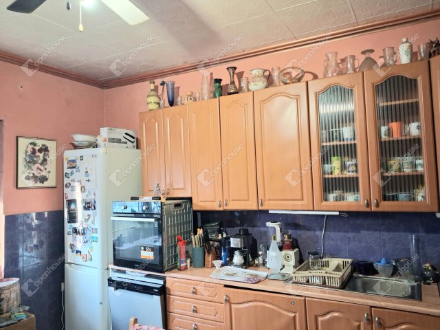 Eladó családi ház, Bábolnán 54.9 M Ft, 6 szobás