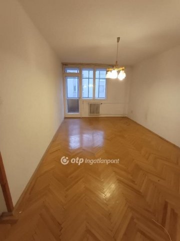 Eladó téglalakás, Tatabányán 42.9 M Ft, 1+1 szobás